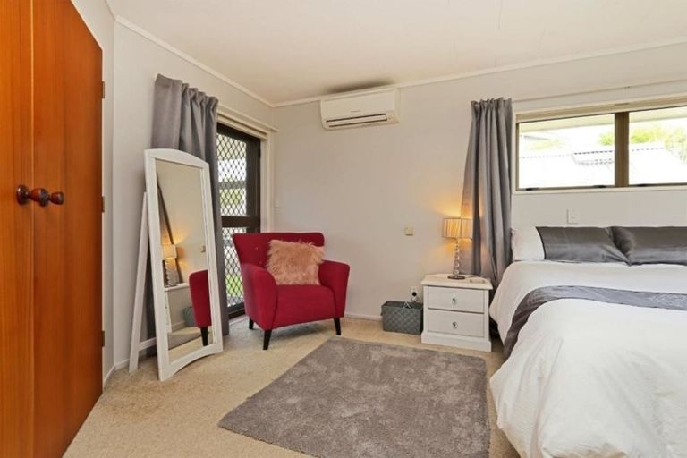 Photo of property in 1a Reeve Drive, Havelock North, 4130