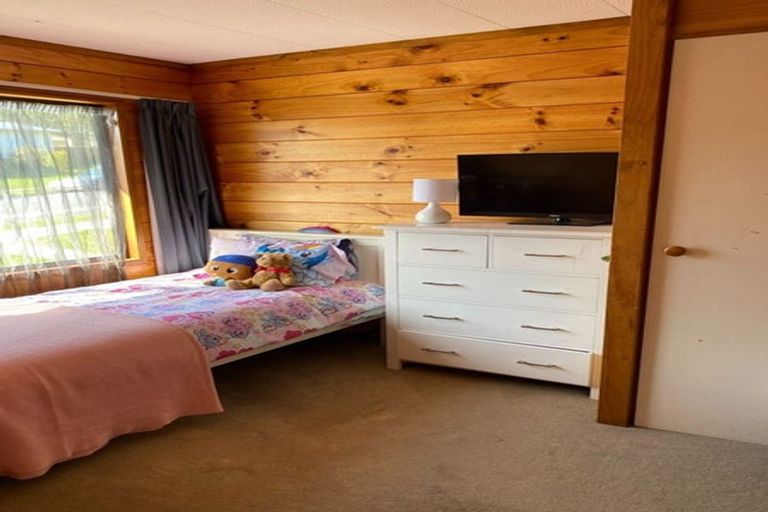 Photo of property in 19a Omapere Street, Whitby, Porirua, 5024