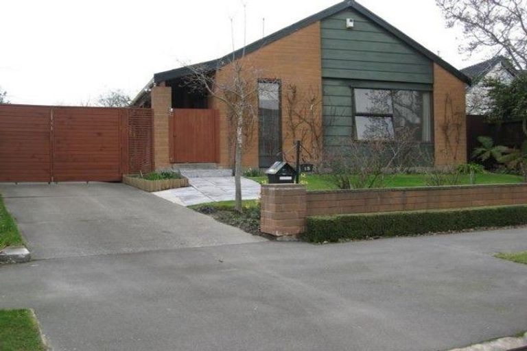 Photo of property in 15 Camberwell Place, Avonhead, Christchurch, 8042
