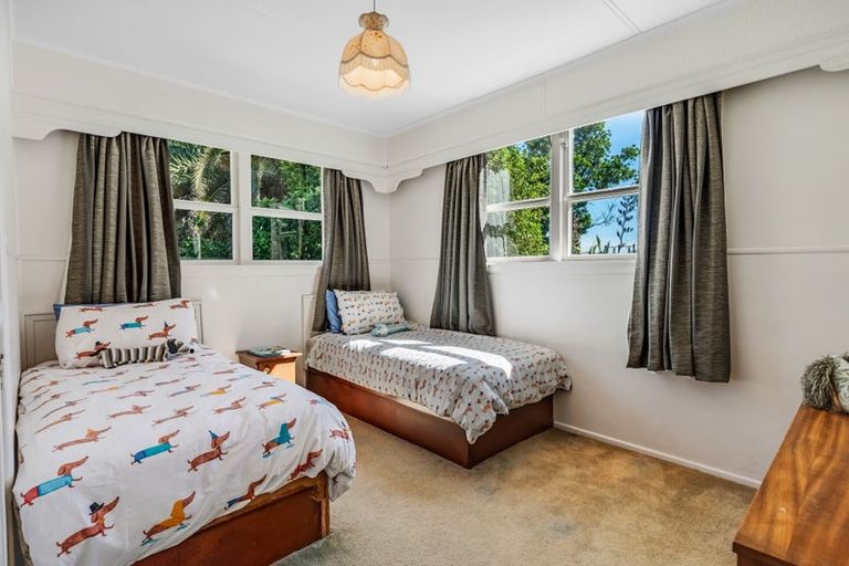 Photo of property in 21 Saint Leonards Road, Kelston, Auckland, 0602