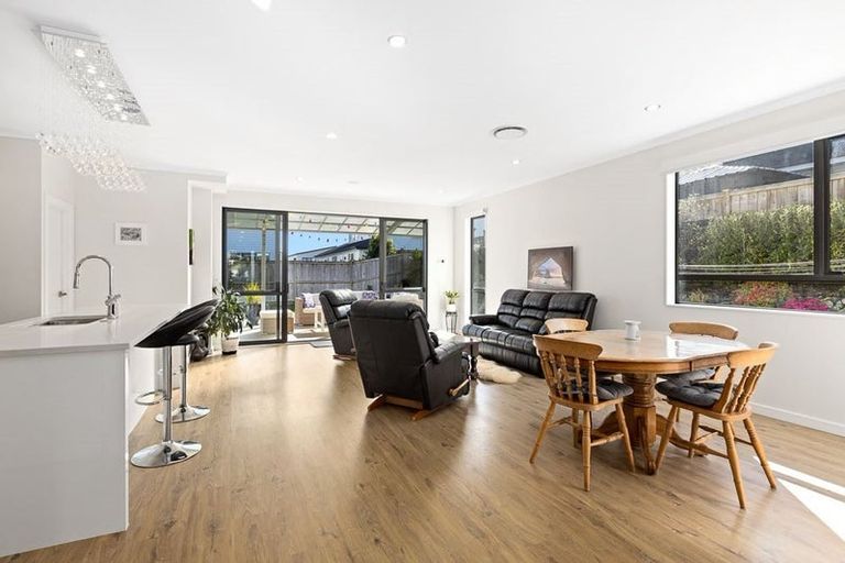 Photo of property in 3 Tawa Place, Orewa, 0931