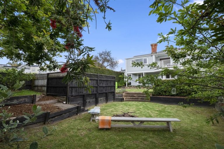 Photo of property in 8 Shoal Bay Road, Devonport, Auckland, 0624