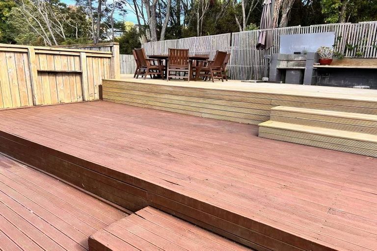 Photo of property in 22 Jenanne Place, Totara Vale, Auckland, 0629