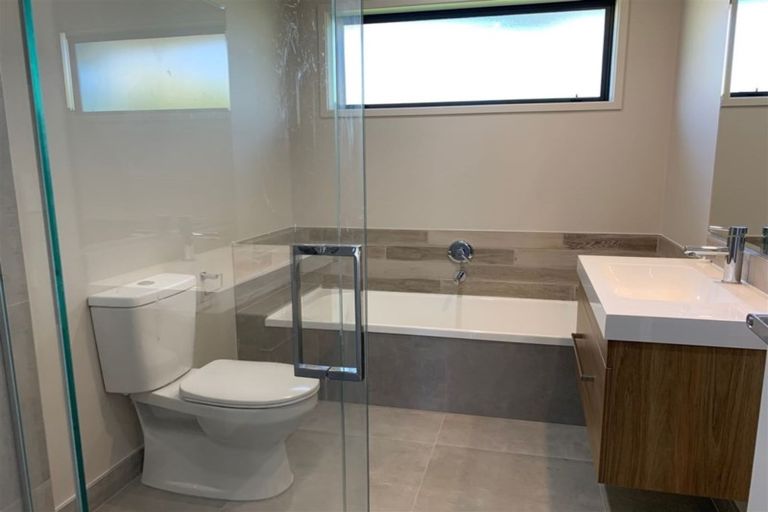 Photo of property in 8 Dida Park Drive, Kumeu, 0810