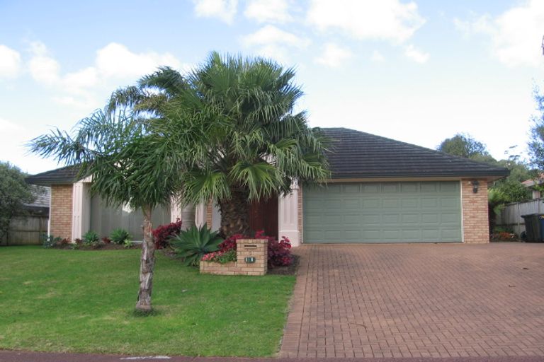 Photo of property in 9 Connemara Court, West Harbour, Auckland, 0618