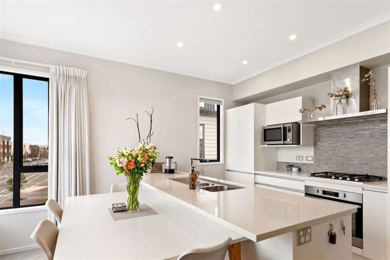 Photo of property in 162 Hobsonville Point Road, Hobsonville, Auckland, 0616