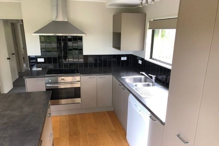 Photo of property in 1/42 Woodlands Crescent, Browns Bay, Auckland, 0630