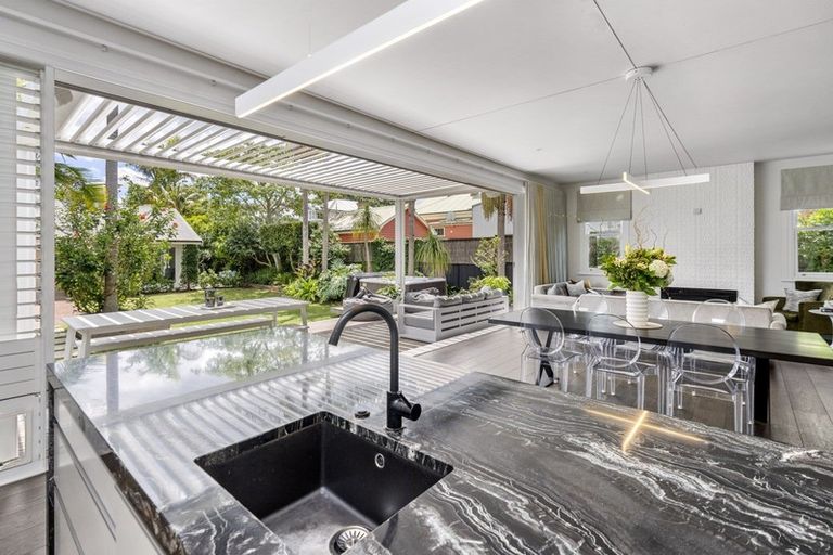 Photo of property in 23 Cheltenham Road, Devonport, Auckland, 0624