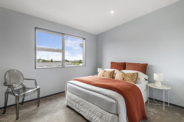 Photo of property in 2/33 Williamson Avenue, Belmont, Auckland, 0622