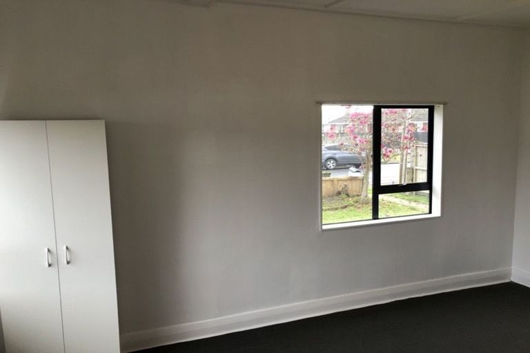 Photo of property in 1/29 Edwards Avenue, Henderson, Auckland, 0610