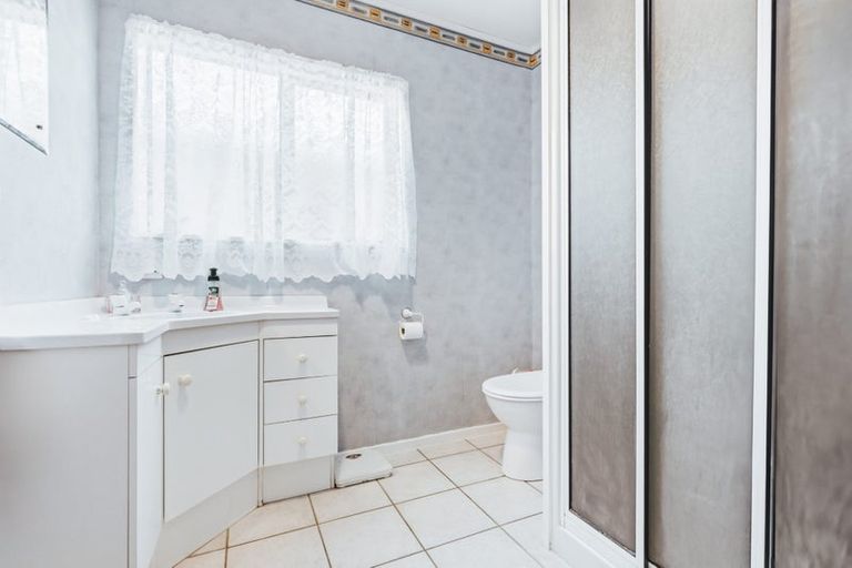 Photo of property in 2 Kempton Place, Richmond Heights, Taupo, 3330