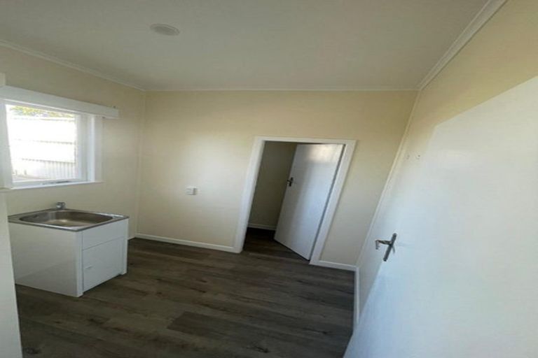 Photo of property in 141 Glenfield Road, Hillcrest, Auckland, 0626