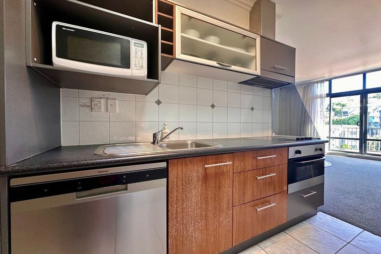 Photo of property in Atrium Towers, 9f/154 The Terrace, Wellington Central, Wellington, 6011