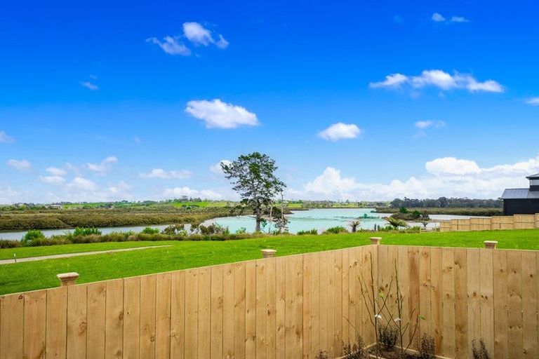 Photo of property in 43 Evergreen Parade, Rosehill, Papakura, 2113