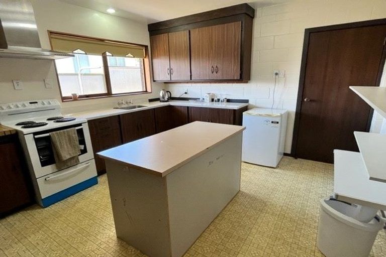 Photo of property in 9 Tromie Place, Highland Park, Auckland, 2010