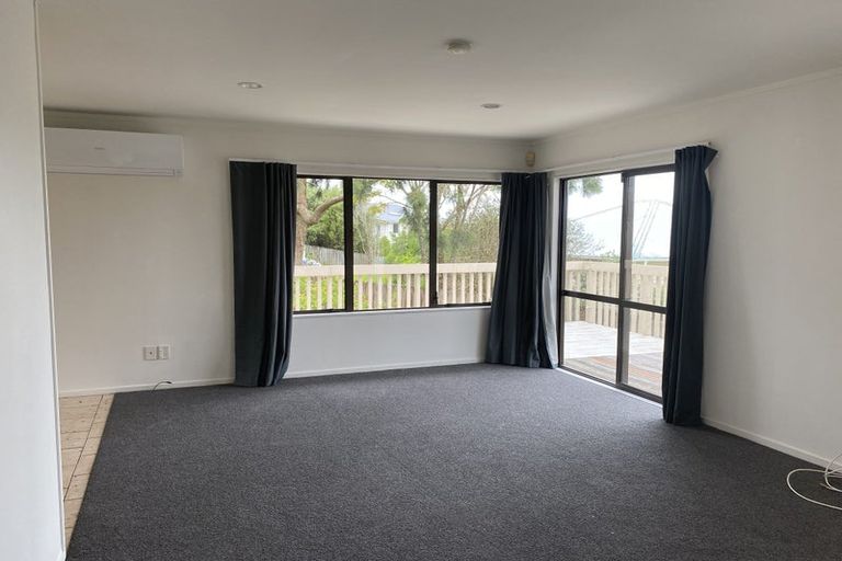 Photo of property in 9 Amery Place, West Harbour, Auckland, 0618