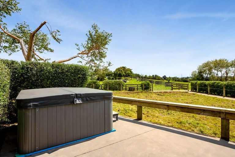 Photo of property in 135 Sealy Road, Omata, New Plymouth, 4374