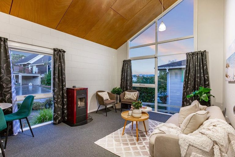 Photo of property in 10a Penryn Drive, Camborne, Porirua, 5026