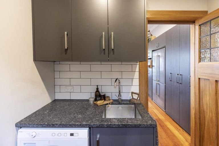 Photo of property in 16 Brewster Street, Bluff Hill, Napier, 4110