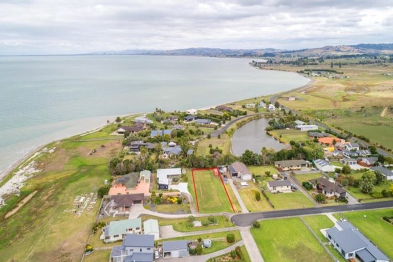 Photo of property in 16 Mylindas Road, Whakatiwai, Miranda, 2473