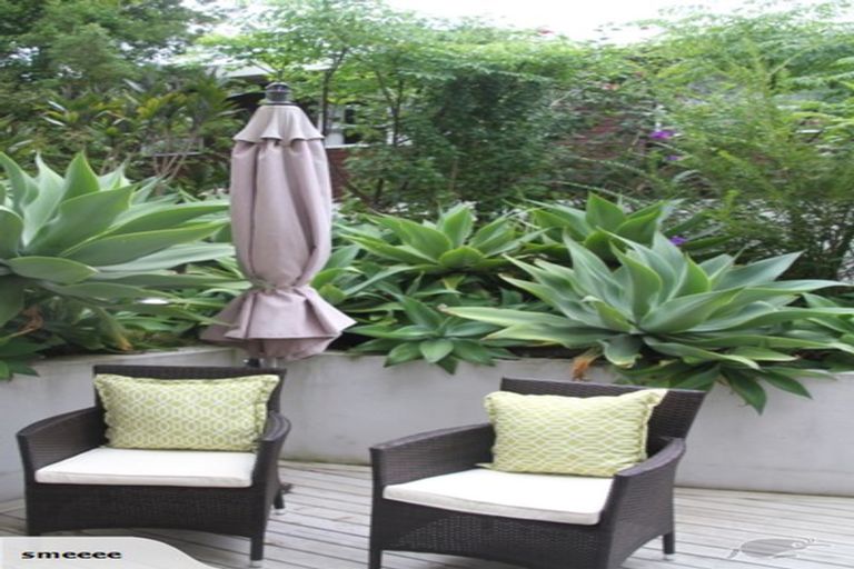 Photo of property in 43 Sharon Road, Waiake, Auckland, 0630