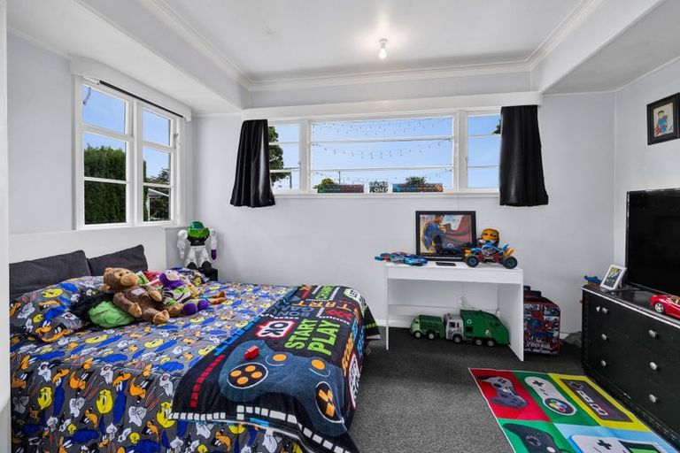 Photo of property in 14 Dives Avenue, Hawera, 4610