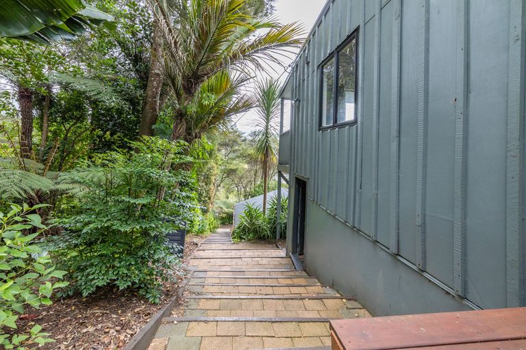 Photo of property in 59 Laingholm Drive, Laingholm, Auckland, 0604