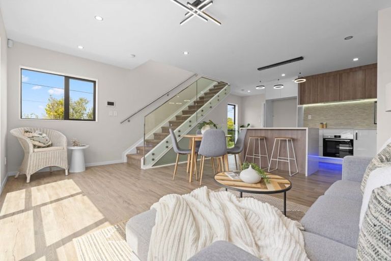 Photo of property in 1/18 Hutchinsons Road, Bucklands Beach, Auckland, 2014