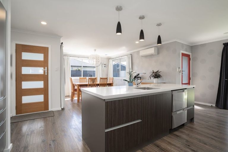 Photo of property in 10 Warren Crescent, Hillmorton, Christchurch, 8025