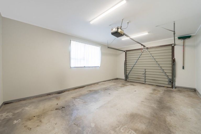 Photo of property in 2/41 Athlone Crescent, Avalon, Lower Hutt, 5011