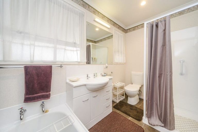 Photo of property in 15 Wallace Place, Hokowhitu, Palmerston North, 4410