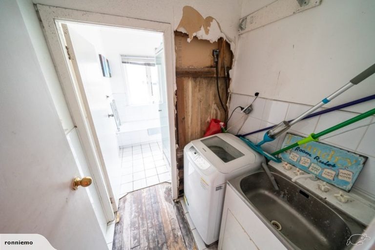 Photo of property in 21 Seabrook Avenue, New Lynn, Auckland, 0600