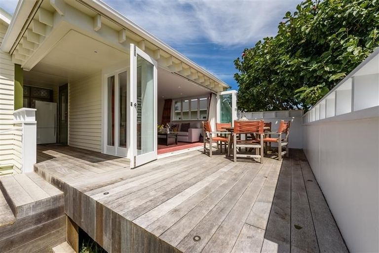Photo of property in 14 Firth Terrace, Karori, Wellington, 6012