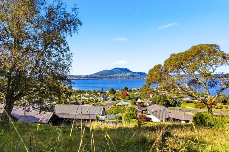 Photo of property in 32 Mapara Road, Acacia Bay, Taupo, 3385