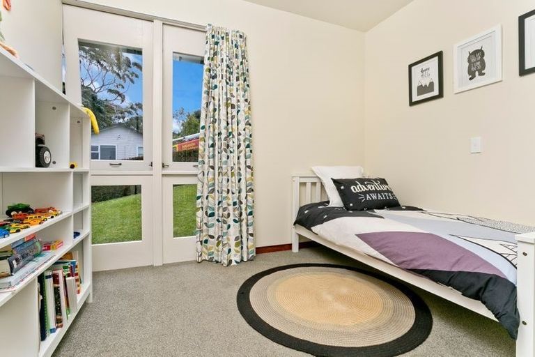 Photo of property in 50 Fowler Street, Northcote, Auckland, 0627