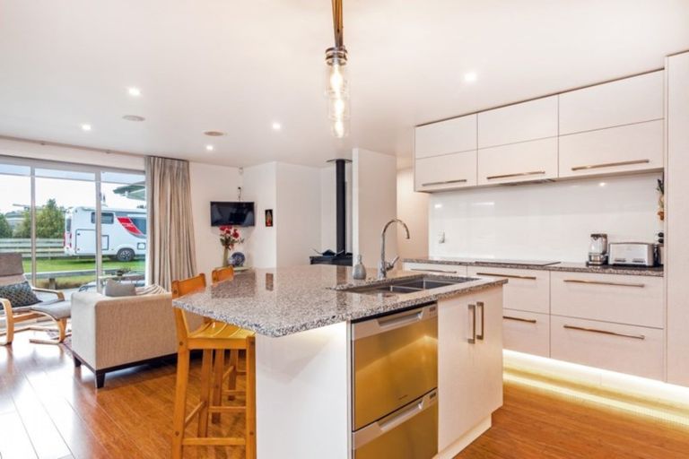 Photo of property in 94 Lisland Drive, Kinloch, Taupo, 3377