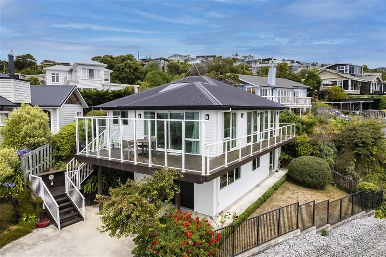 Photo of property in 19 The Brae, Mount Pleasant, Christchurch, 8081