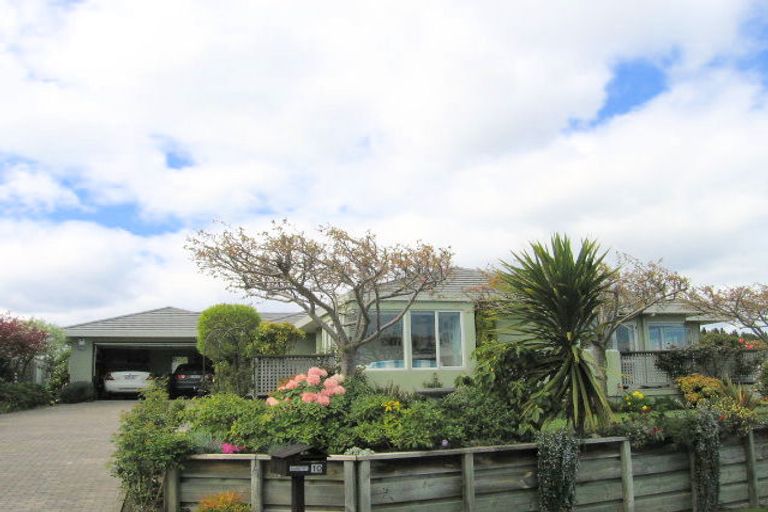 Photo of property in 10 Astelia Way, Waipahihi, Taupo, 3330