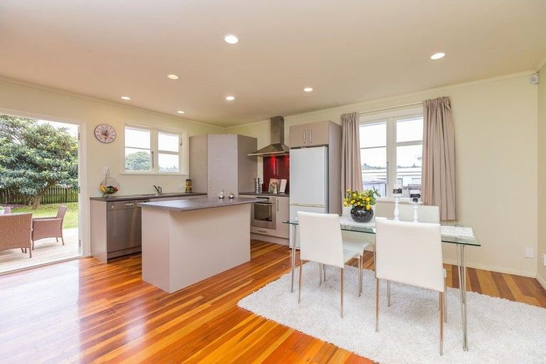 Photo of property in 50 Sutton Crescent, Papakura, 2110