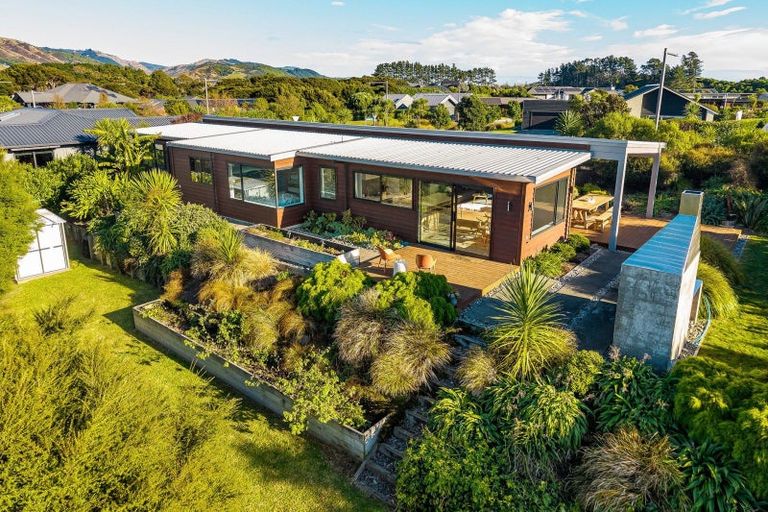 Photo of property in 3 Te Heke Place, Waikanae, 5036