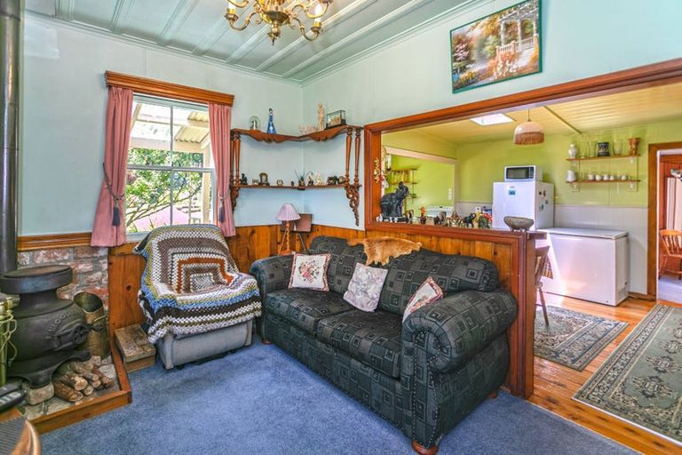 Photo of property in 80 Oxford Terrace, Coromandel, 3506