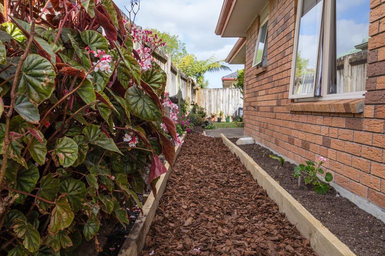 Photo of property in 108n Colwill Road, Massey, Auckland, 0614