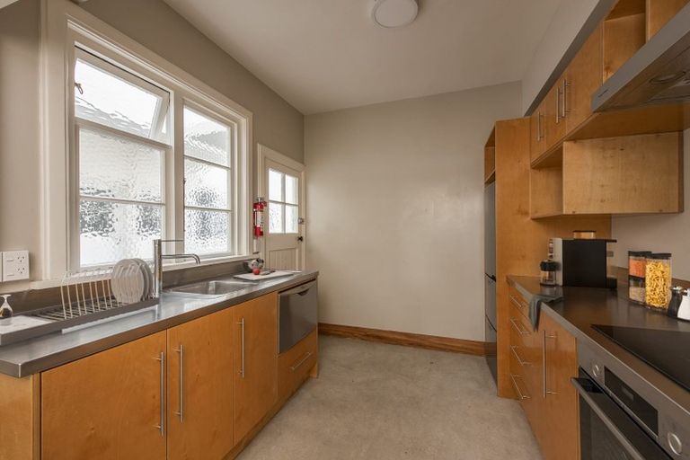 Photo of property in Ionian Flats, 123-125 Brougham Street, Mount Victoria, Wellington, 6011