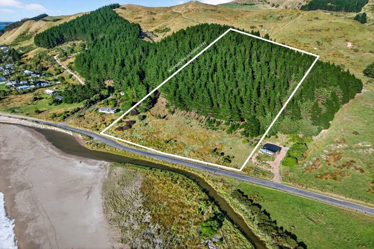 Photo of property in 13 Mataikona Road, Mataikona, Tinui, 5889