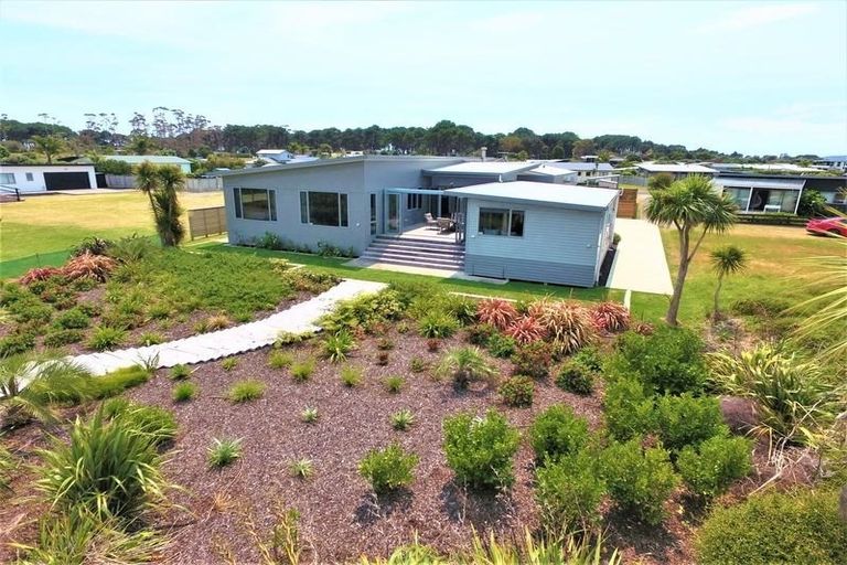 Photo of property in 131 Kelly Jade Avenue, Matarangi, Whitianga, 3592