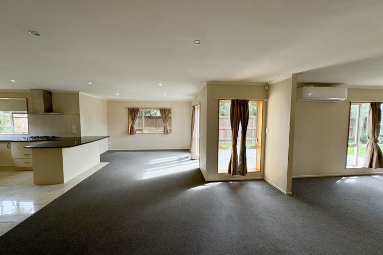 Photo of property in 16 Monash Place, Flat Bush, Auckland, 2016