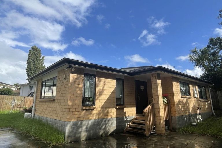 Photo of property in 32a Kelman Road, Kelston, Auckland, 0602