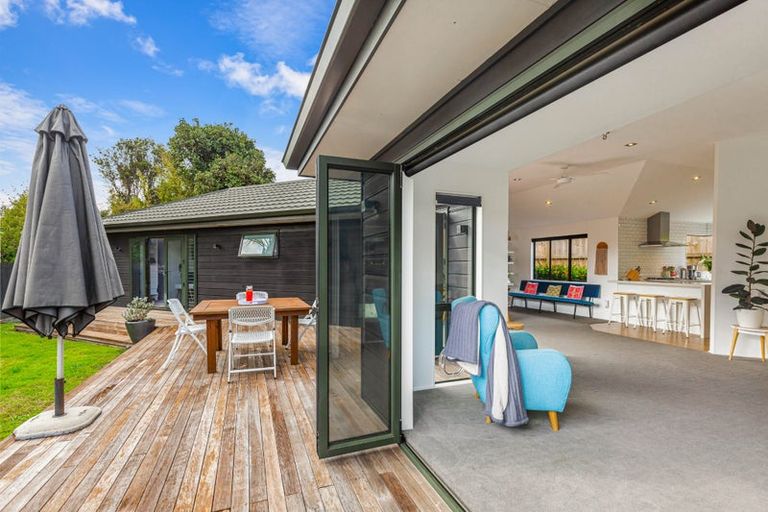 Photo of property in 19 Hamurana Place, Te Atatu Peninsula, Auckland, 0610