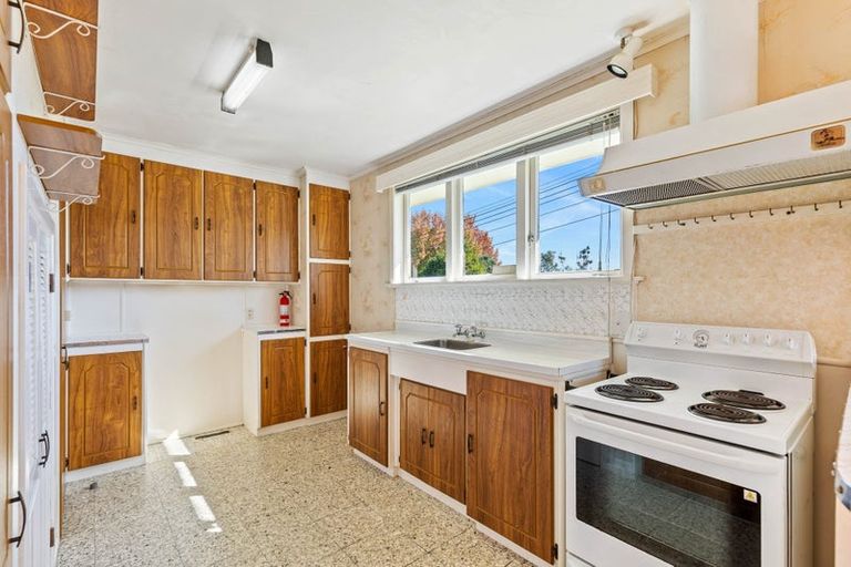 Photo of property in 30 Sylvan Crescent, Te Atatu South, Auckland, 0610