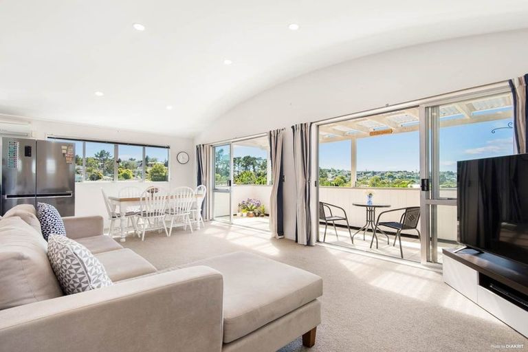 Photo of property in 2/58 Zefiro Drive, Massey, Auckland, 0614